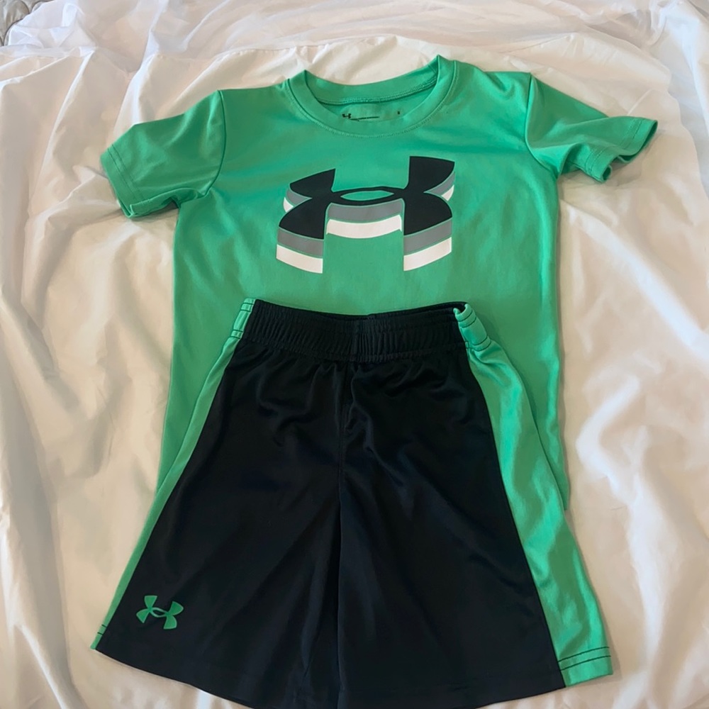 Boys size 5 Under armour set